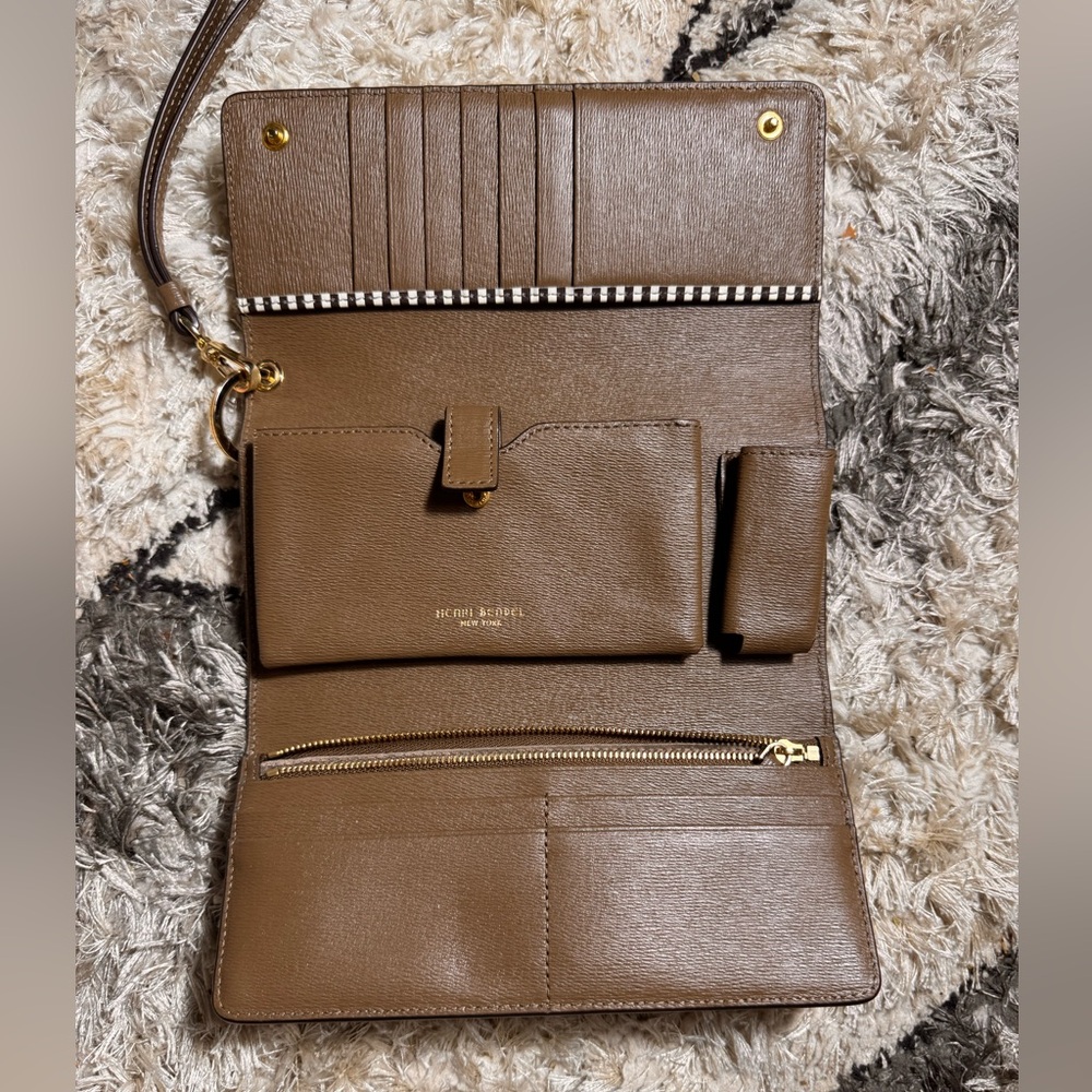 Henri Bendel Up Town Out and about Wristlet Wallet Taupe